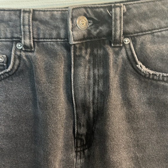 Free people size 4 gray denim frayed skirt with embellishment down either side - Picture 3 of 4